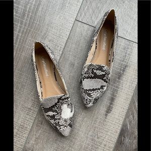 City Classified Python Pointed Comfort Flat Loafer Size 6
